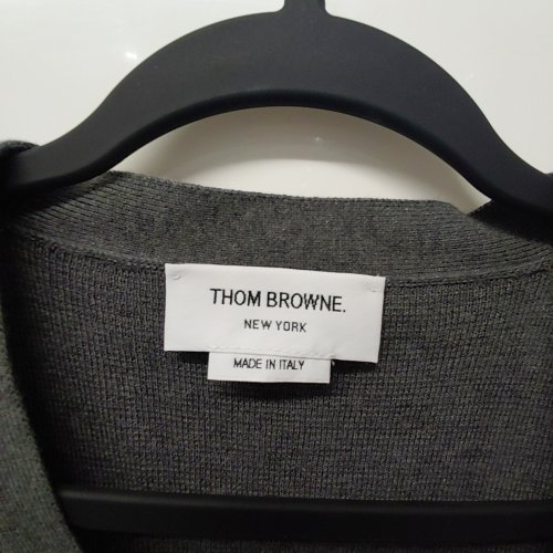 MEN'S THOM BROWNE STITCH MILANO COTTON CREPE V-NECK CARDIGAN - SIZE 3 - MED GREY image 4
