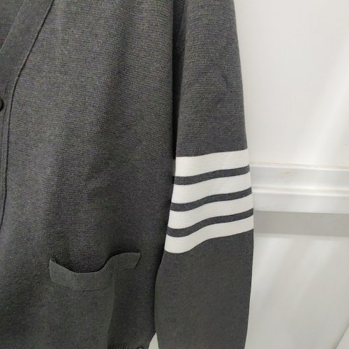 MEN'S THOM BROWNE STITCH MILANO COTTON CREPE V-NECK CARDIGAN - SIZE 3 - MED GREY image 6
