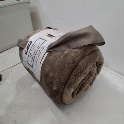 KIRKLAND SIGNATURE PLUSH BLANKET - QUEEN - TAUPE (MODEL: 1796310) image 5