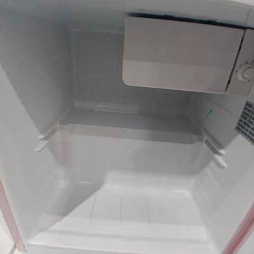 FRIGIDAIRE RETRO COMPACT FRIDGE WITH CHILLER MINI REFRIGERATOR & BUILT-IN BOTTLE OPENER - 1.6 CU.FT - PINK (MODEL: EFR176-PINK-6COM) image 2