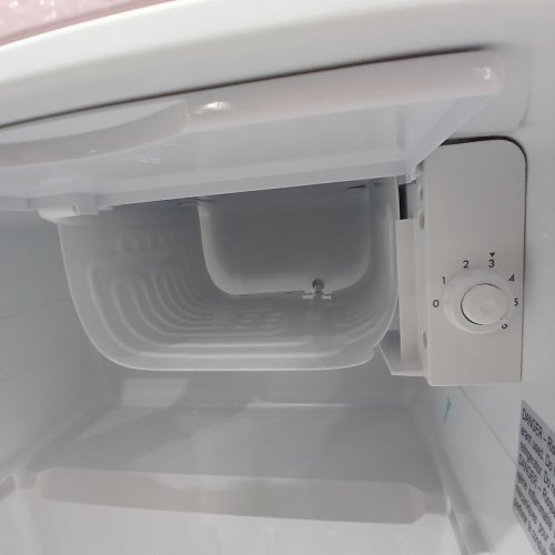 FRIGIDAIRE RETRO COMPACT FRIDGE WITH CHILLER MINI REFRIGERATOR & BUILT-IN BOTTLE OPENER - 1.6 CU.FT - PINK (MODEL: EFR176-PINK-6COM) image 5