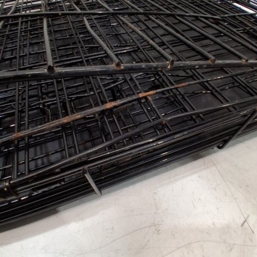 AMAZON BASICS DURABLE FOLDABLE METAL WIRE DOG CAGE WITH TRAY - 36" X 23" X 25" - BLACK image 3