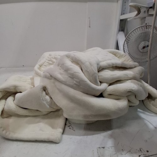 BERKSHIRE CHENILLE KNIT THROW BLANKET - 60" X 70" - CREAM (MODEL: 1901562) image 2