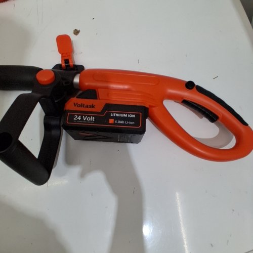 VOLTASK CORDLESS ELECTRIC SNOW SHOVEL WITH 1 BATTERY & CHARGER - 13" - 24V - BLACK/ORANGE (MODEL: CSS001-130OR-CAVK/SS-20B) image 2
