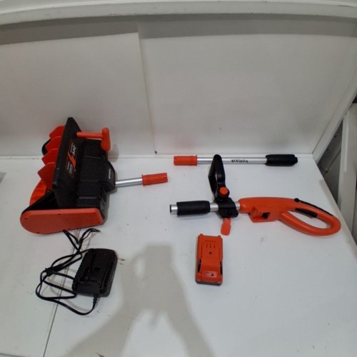 VOLTASK CORDLESS ELECTRIC SNOW SHOVEL WITH 1 BATTERY & CHARGER - 13" - 24V - BLACK/ORANGE (MODEL: CSS001-130OR-CAVK/SS-20B) image 3