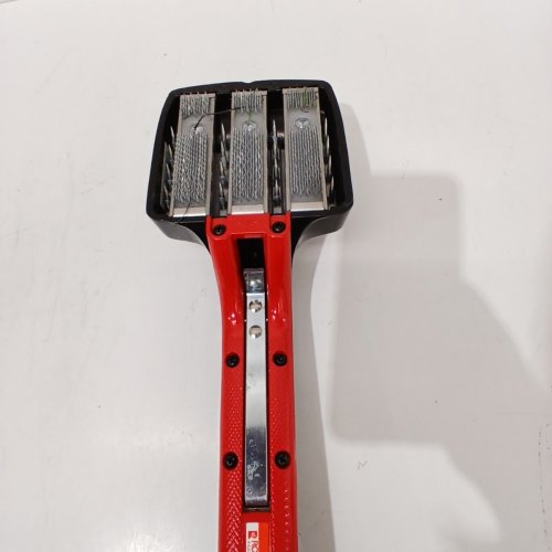 ROBERTS DELUXE G.T. CARPET KNEE KICKER - 17.5" X 21.5" - RED/ BLACK (MODEL: 10-422BK) image 6