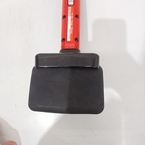 ROBERTS DELUXE G.T. CARPET KNEE KICKER - 17.5" X 21.5" - RED/ BLACK (MODEL: 10-422BK) image 7