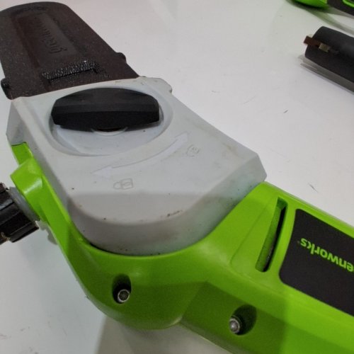 GREENWORKS EXTENDABLE CORDLESS ELECTRIC POLE FOR SAW - 40V - FOR 8" BLADE - EXTENDS TO 8FT - GREEN - (MODEL: 1400017) image 3
