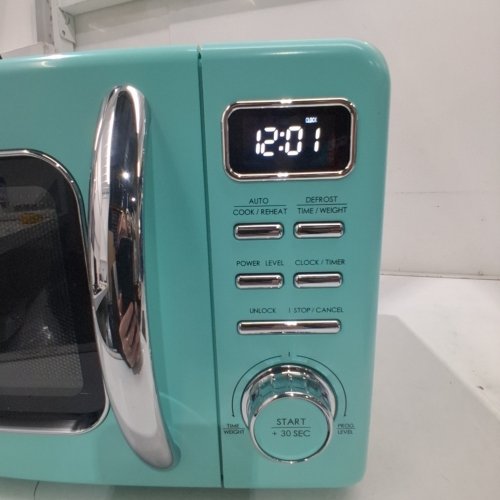 GALANZ RETRO STYLE COUNTERTOP MICROWAVE OVEN - 0.9CU.FT - MINT (MODEL: GLCMKZ09GNR09) image 2