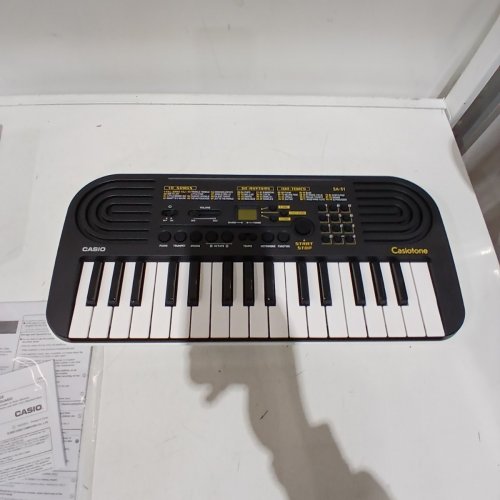 CASIO CASIOTONE 32-KEY MINI KEYBOARD FOR KIDS - 17.6" X 8.2" X 2" - BLACK/WHITE (MODEL: SA-51) image 3