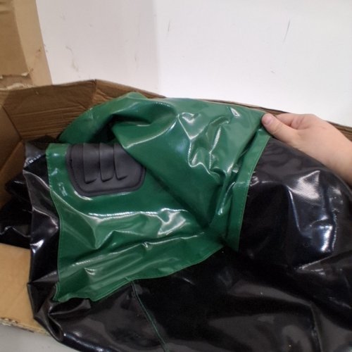 VEVOR ALL WEATHER WATERPROOF PE TARPAULIN OUTDOOR STORAGE DECK BOX WITH GALVANIZED FRAME - 230 GAL - BLACK/GREEN (MODEL: JH-230) image 3