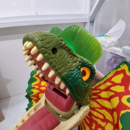 FISHER-PRICE IMAGINEXT JURASSIC WORLD THRASH ATTACK DILOPHOSAURUS DINOSAUR TOY -26" - MULTICOLORED (MODEL: ‎HVY16) image 2