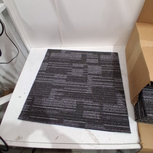 18PK VEVOR CARPET FLOOR TILES - 2FT X 2FT - GREY/BLACK image 2