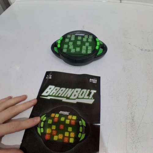 BRAINBOLT HANDHELD ELECTRONIC MEMORY GAME image 3