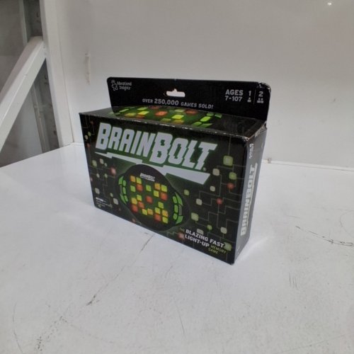 BRAINBOLT HANDHELD ELECTRONIC MEMORY GAME image 4