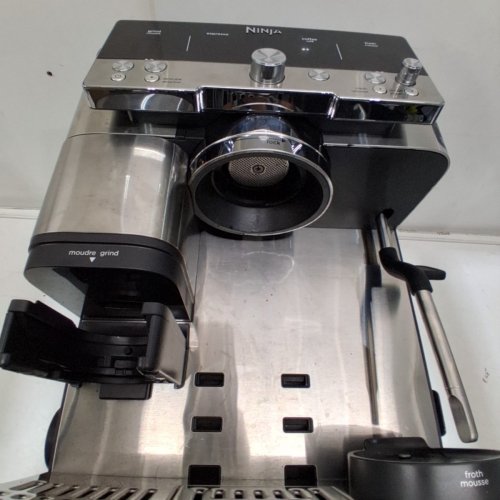 3-IN-1 NINJA LUXE CAFÉ SIGNATURE SERIES ESPRESSO MACHINE - SILVER/BLACK (MODEL: ES655CCO) image 7