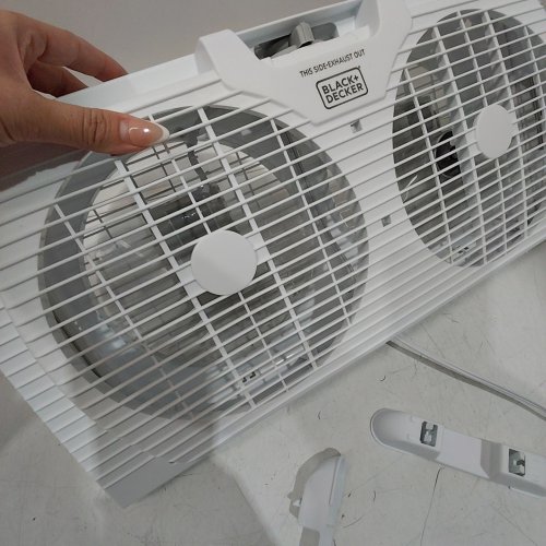 BLACK+DECKER DUAL WINDOW FAN FOR WINDOW SCREEN WITH 2 SPEED SETTINGS, TWIN WINDOW FAN WITH MECHANICAL CONTROLS AND REMOVABLE LEGS, HORIZONTAL COOLING FAN FOR WINDOW - 9" - WHITE (MODEL: BFW9M) image 2