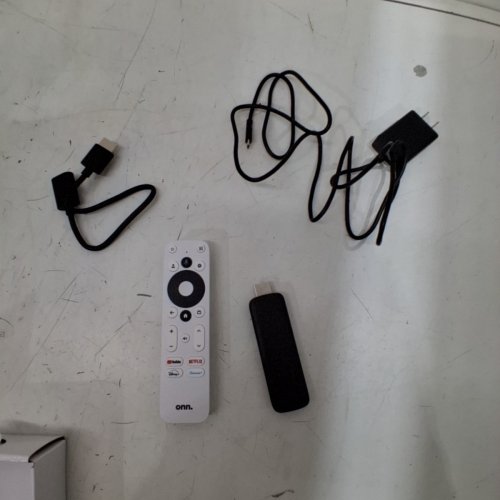 ONN. GOOGLE TV 2K FULL HD STREAMING DEVICE WITH VOICE CONTROL - BLACK (MODEL: 100133520) image 2