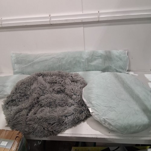 FURHAVEN CALMING DONUT PET BED, ROUND FLUFFY, ANTI ANXIETY MACHINE WASHABLE - 30"- GREY image 2