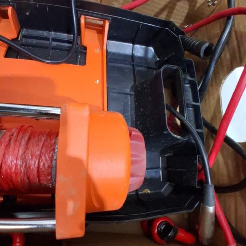 RUGCEL ELECTRIC PORTABLE UTILITY WINCH WITH STEEL MOUNTING PLATE, INTEGRATED HAWSE FAIRLEAD AND SYNTHETIC ROPE - 12V - 4500LBS MAX image 4