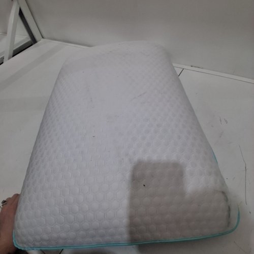 MARTHA STEWART MEMORY FOAM COOLING PILLOW - QUEEN (18" X 28") (MODEL: 1392500) image 4