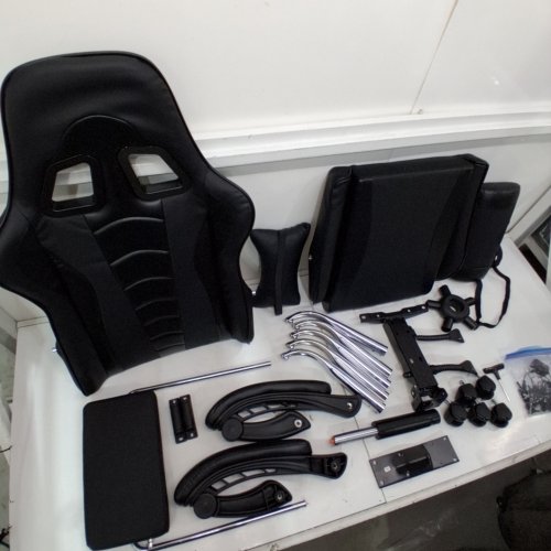 YAHEETECH SWIVEL HIGHBACK GAMING CHAIR WITH LUMBAR SUPPORT AND FOOTREST - BLACK (MODEL: 616329) image 3
