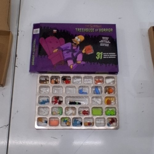 29PC THE SIMPSONS TREEHOUSE OF HORROR 31 DAY HALLOWEEN COUNTDOWN CALENDAR (MODEL: 1785038) image 3