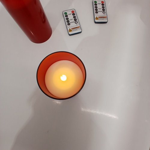 5PK BATTERY POWERED FLAMELESS CANDLE SET WITH REMOTES - ASSORTED SIZES - RED image 3