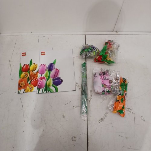 576PC LEGO TULIP BOUQUET - (MODEL: 11501) image 2