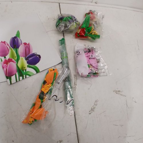 576PC LEGO TULIP BOUQUET - (MODEL: 11501) image 3