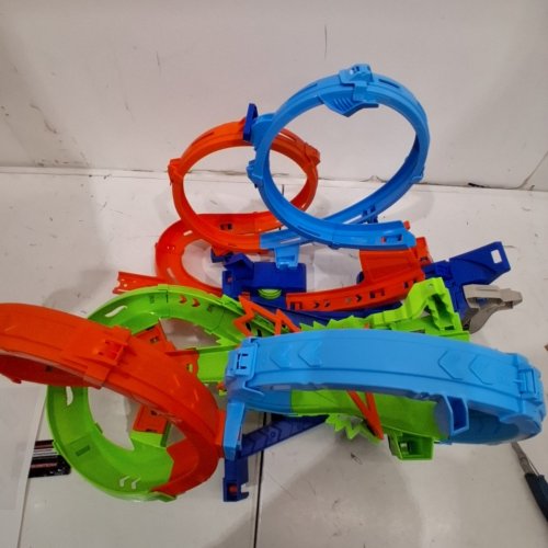 HOT WHEELS ACTION 4-LOOP CRASH OUT TRACK SET WITH MOTORIZED BOOSTER (MODEL: HXR70) image 4