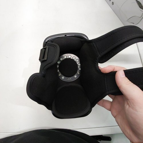WIRELESS RELAXING KNEE MASSAGER - WHITE/BLACK image 3