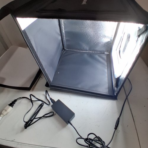 NEEWER SOFT FOLDING PORTABLE PHOTO STUDIO LIGHT BOX KIT - 16" X 16" - BLACK image 2