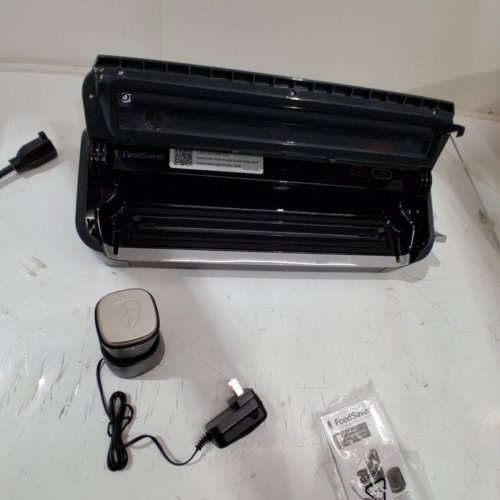 FOODSAVER COUNTERTOP VACUUM SEALING SYSTEM - BLACK (MODEL: FM2000) image 5