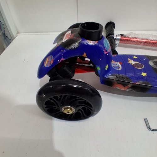 RUGGED RACERS MINI DELUXE 3 WHEEL KICK SCOOTER - SPACESHIP (MODEL: BH19901) image 3