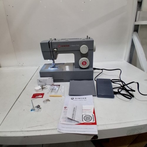SINGER HEAVY DUTY SEWING MACHINE WITH 11 BUILT-IN STICHES - GREY (MODEL: HD4411) image 3