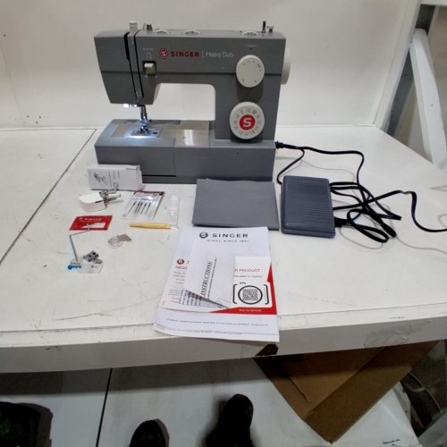 SINGER HEAVY DUTY SEWING MACHINE WITH 11 BUILT-IN STICHES - GREY (MODEL: HD4411) image 4