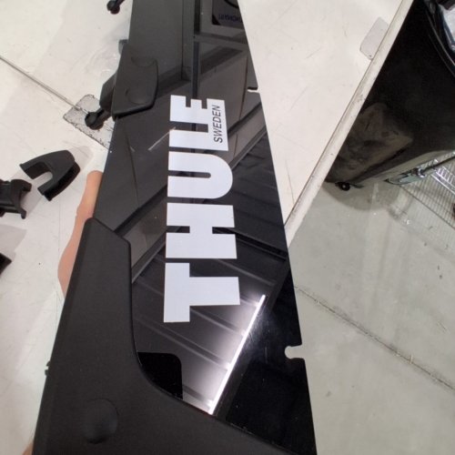 THULE AIRSCREEN XT M, WIND FAIRING KIT THAT REDIRECTS AIRFLOW OVER ROOF RACK - BLACK (MODEL: 870201) image 6