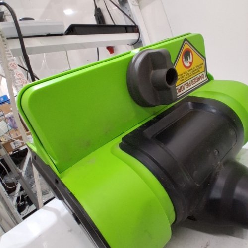GREENWORKS PRO CORDLESS SNOW SHOVEL *TOOL ONLY* - 24V - 12" - GREEN (MODEL: SS24L00) image 5