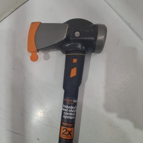 FISKARS PRO ISOCORE WOOD SPLITTING MAUL 8LB image 3