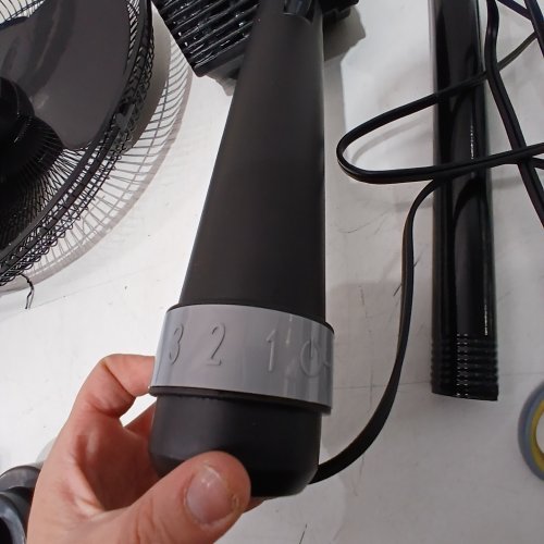 MAINSTAYS 3-SPEED OSCILLATING STANDING FAN - 27" X 47" - BLACK image 2