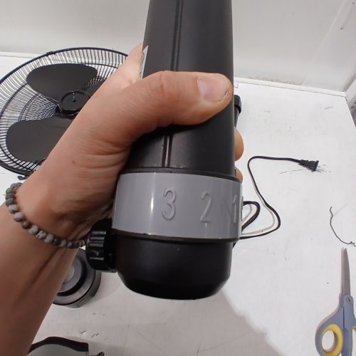 MAINSTAYS 3-SPEED OSCILLATING STANDING FAN - 27" X 47" - BLACK image 4