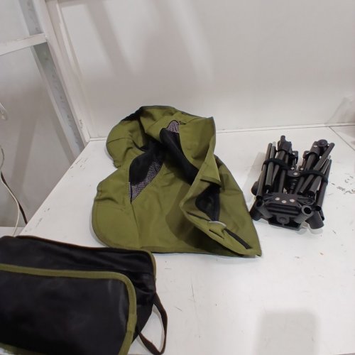 FOLDING PORTABLE OUTDOOR CAMPING CHAIR WITH CARRY BAG - MILITARY GREEN / BLACK image 2