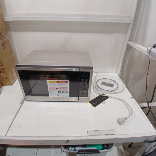 PANASONIC GENIUS INVERTER MICROWAVE OVEN - 1.2CU.FT - STAINLESS STEEL (MODEL: NN-ST67KS) image 3