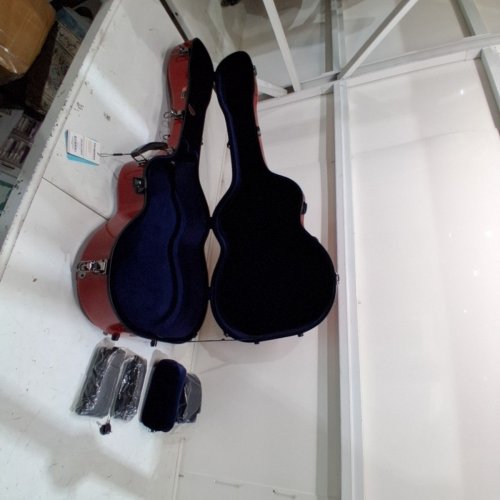 CROSSROCK DELUXE FIBERGLASS CASE FOR OM MARTIN 000 GUITARS - TSA APPROVED - WATERPROOF & IMPACT RESISTANT - COMPATIBLE WITH OM/000/A/GA 4 STYLES GUITAR - RED (MODEL: CRF2021OMRD) image 3