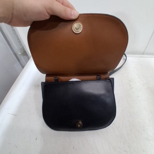 WOMEN'S TIME AND TRU FAUX LEATHER CROSSBODY BAG - 9" X 7" - BLACK image 4