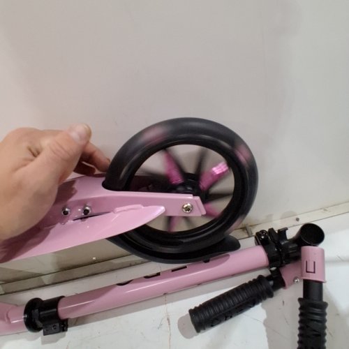 AERO A5 SCOOTER FOR KIDS 6-12 WITH LIGHT UP WHEELS - 7" - PINK (MODEL: A5) image 2