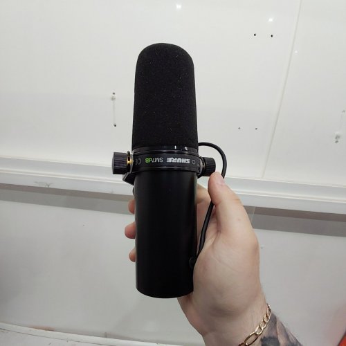 SHURE SM7DB DYNAMIC VOCAL MIC WITH PREAMP FOR STREAMING - BLACK image 4