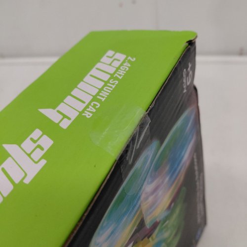 SWING STUNT 2.4GHZ REMOTE CONTROL STUNT CAR - GREEN image 3