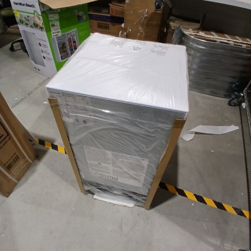 HAMILTON BEACH 3.3CUFT COMPACT REFRIGERATOR - WHITE - (MODEL: HBR33MWEE02) image 3